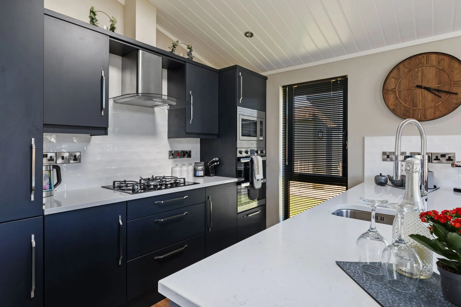 Dewin Bach - Luxury Lodge, Hot Tub, Close to Beach