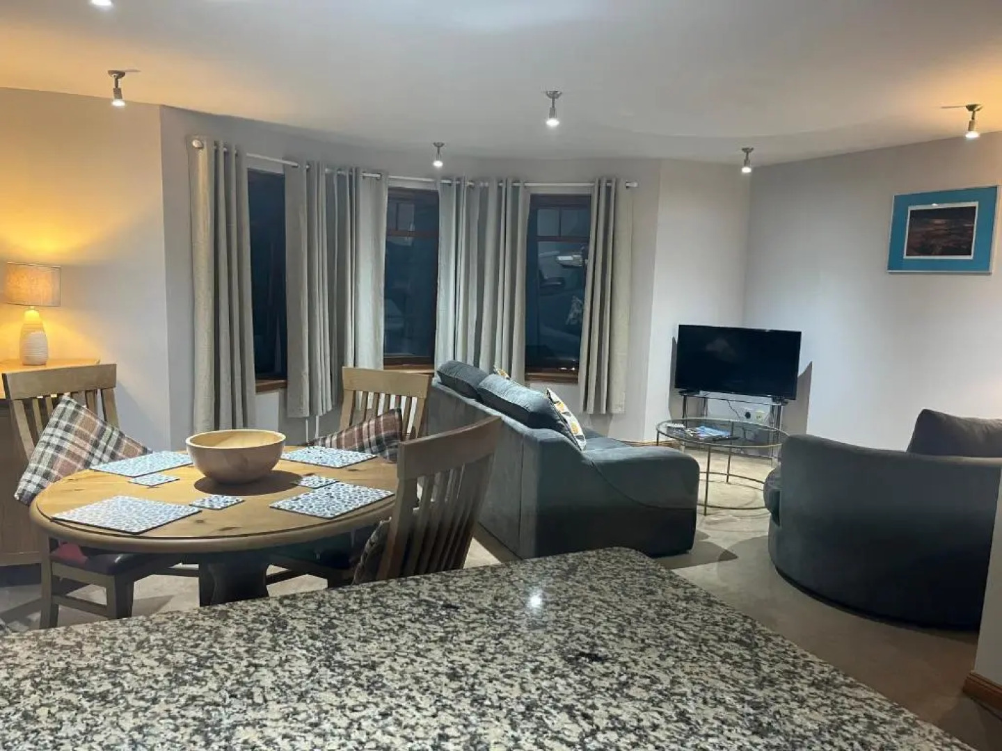 6 Canalside Apartments