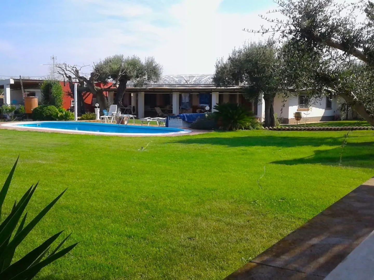 Holiday Home with Private Swimming Pool near Sea