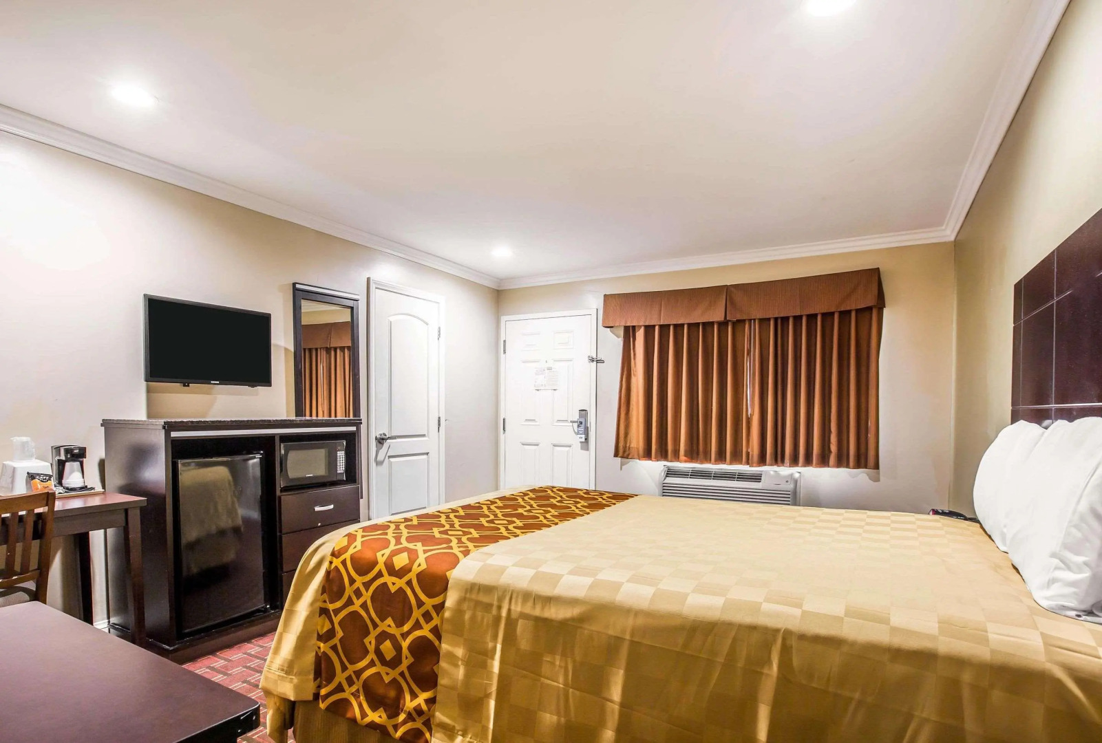 Rodeway Inn & Suites