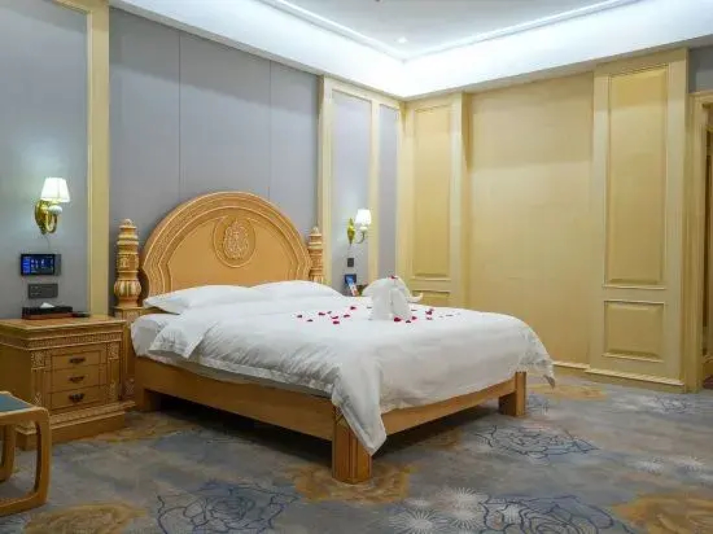 Days Hotel by Wyndham Yanshan Transport Terminal