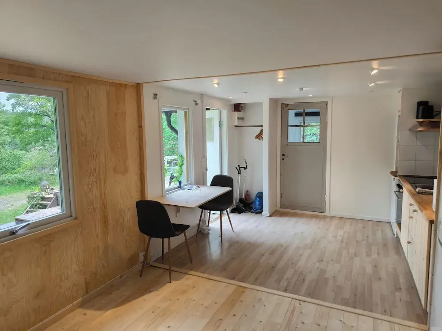 Cozy Tiny House Retreat in Stockholm Archipelago