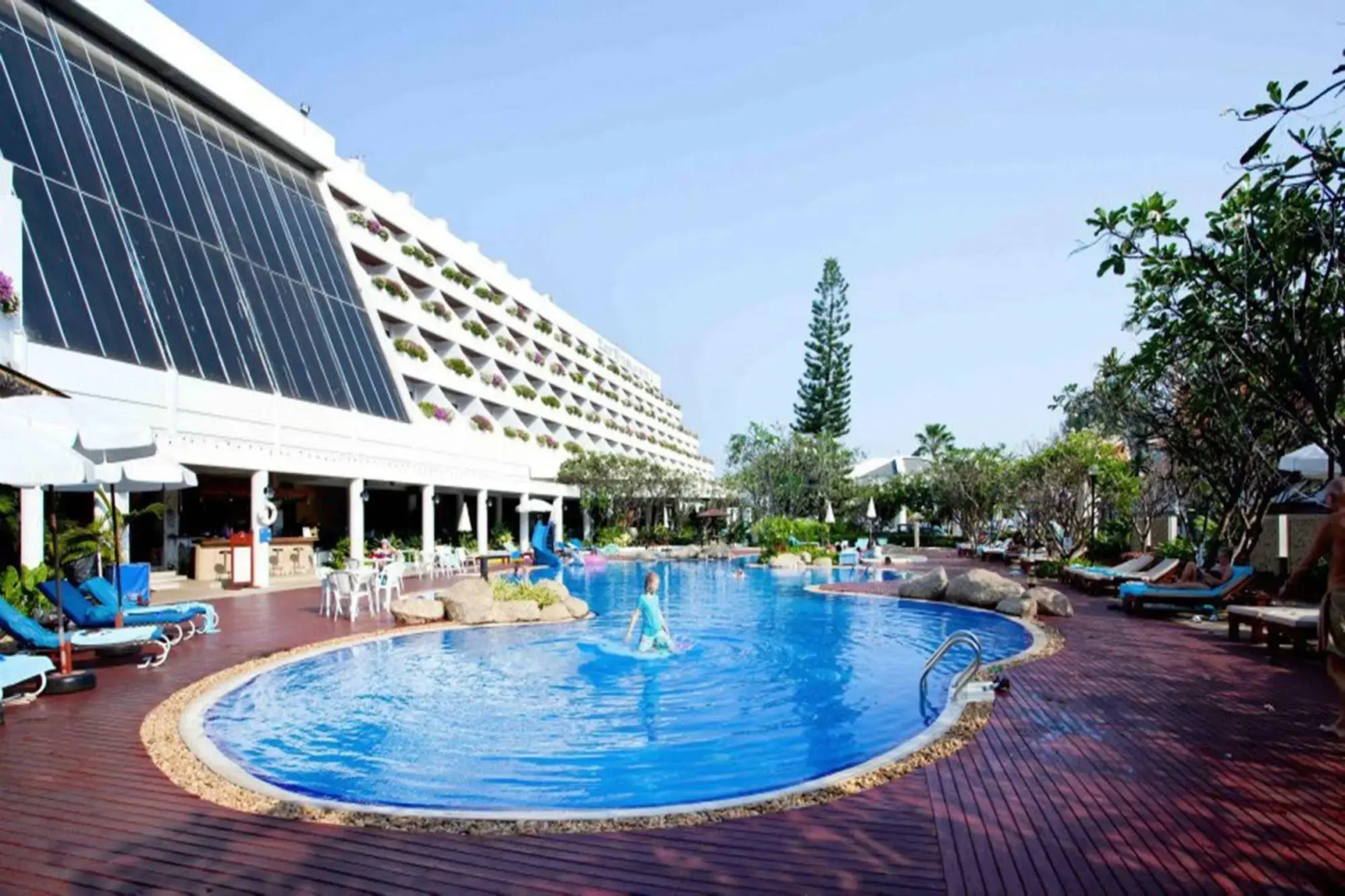 The Cha-am Methavalai Hotel