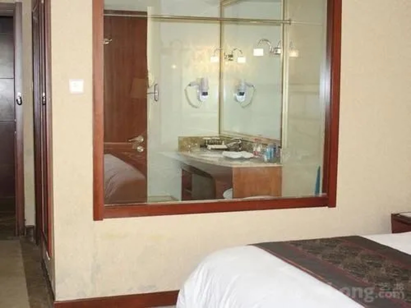 Long Fei Sheng Shi International Hotel