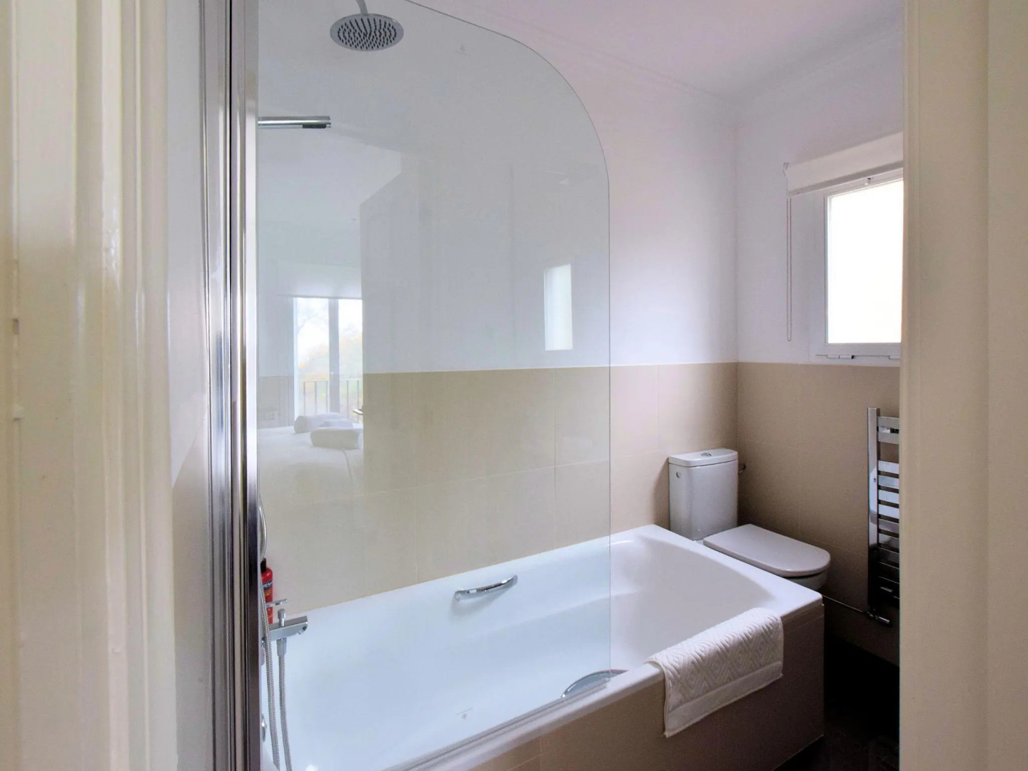 Graceful Villa in Sayalonga with Swimming Pool