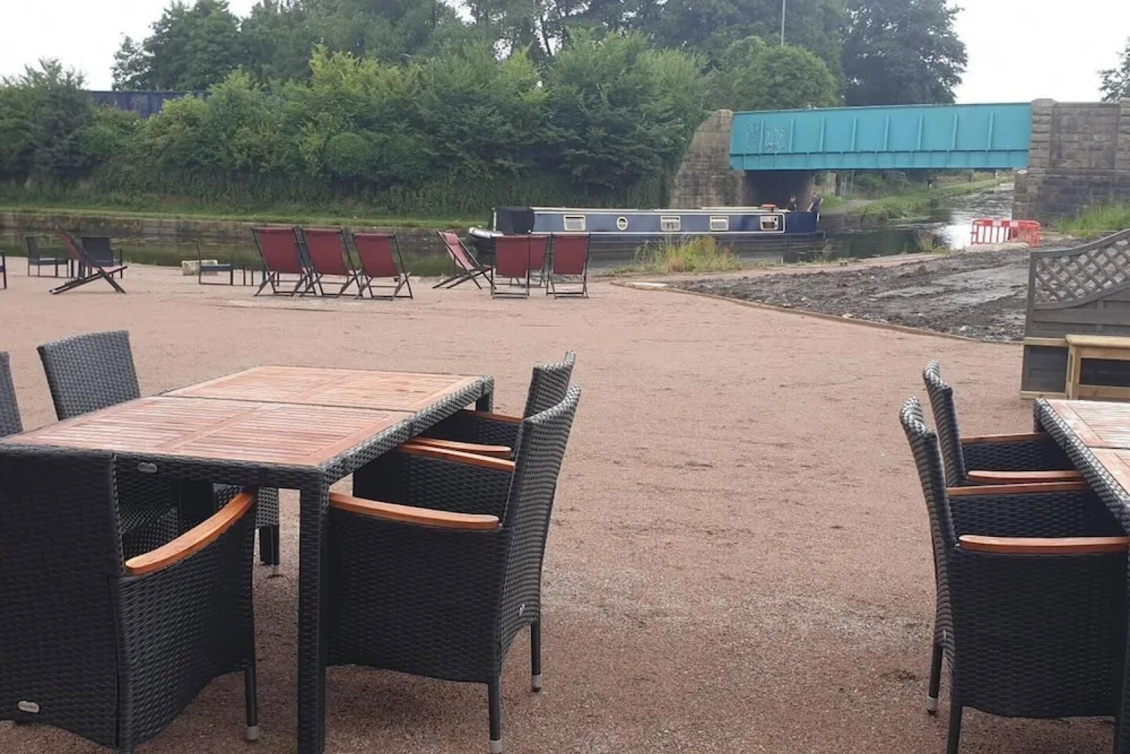 1700s Canalside Cottage Sleeps up to 12 Guests