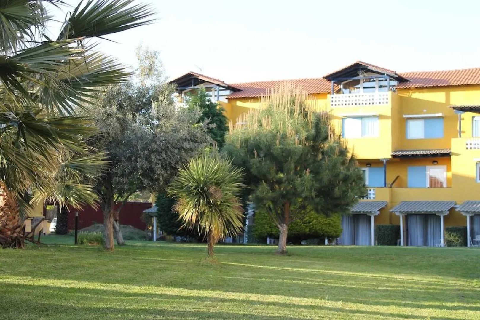 Despotiko Apartment Hotel & Suites