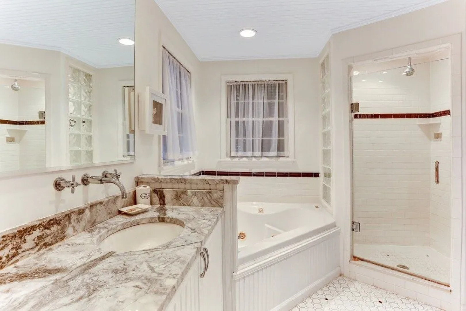 Ocean Ave Spacious Seaside Cottage by RedAwning