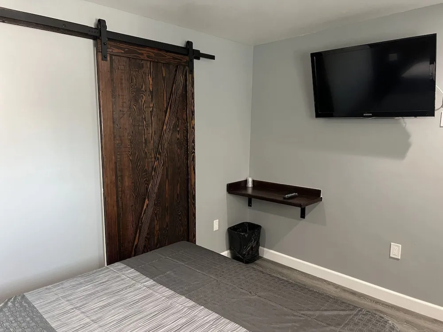 ERTH INN – Bell Gardens, California