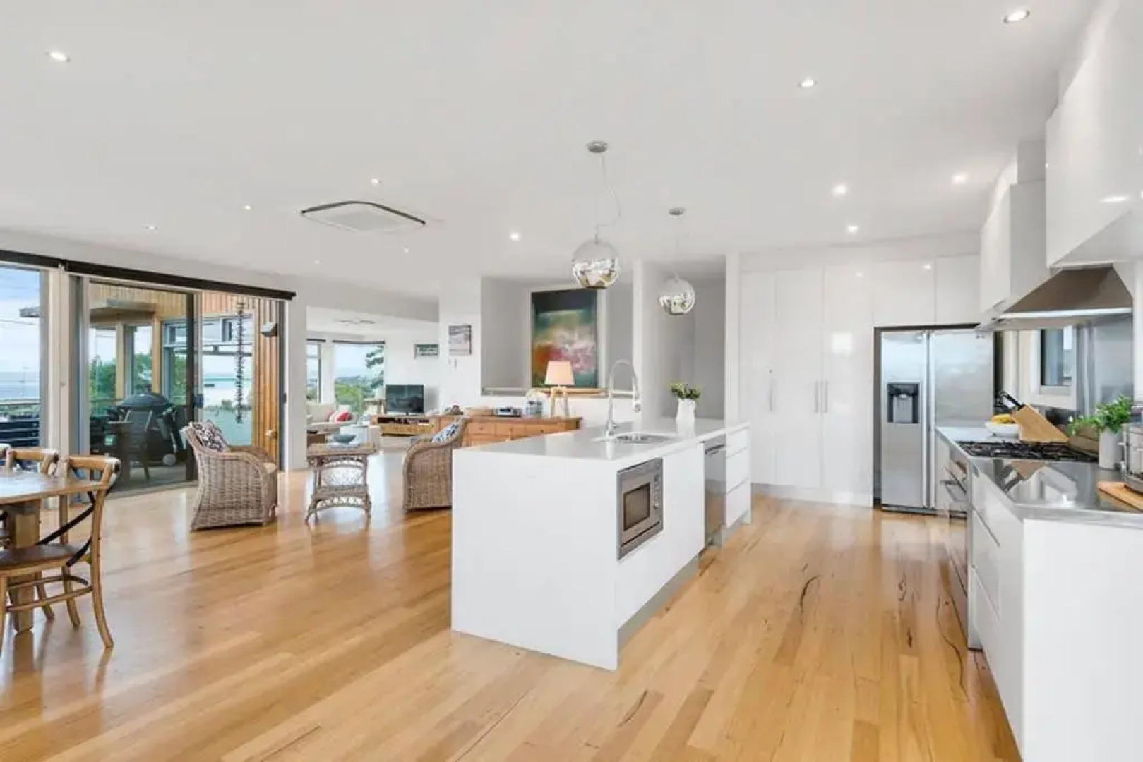 Beach Road Luxury with Ocean Views