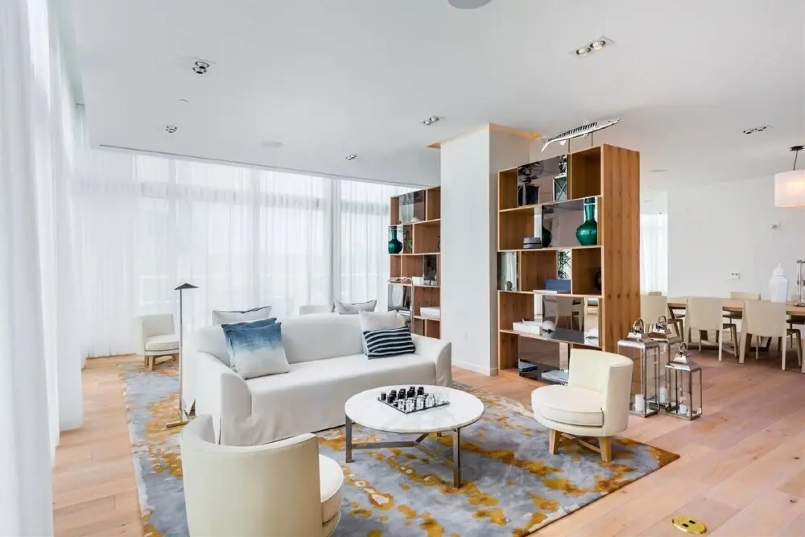 Top Fort Lauderdale Condo 7th Floor - Private and Sanitized, Hotel Amenities, Free Parking for Stays Over 27 Days, 400 ft From the Beach. Hosted by Super Host!