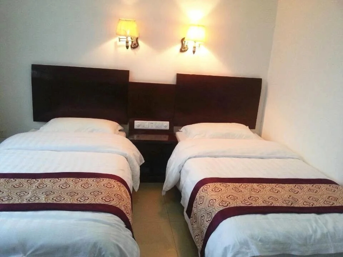 Jiu Hua Mountain Zhong Hua Ge Inn