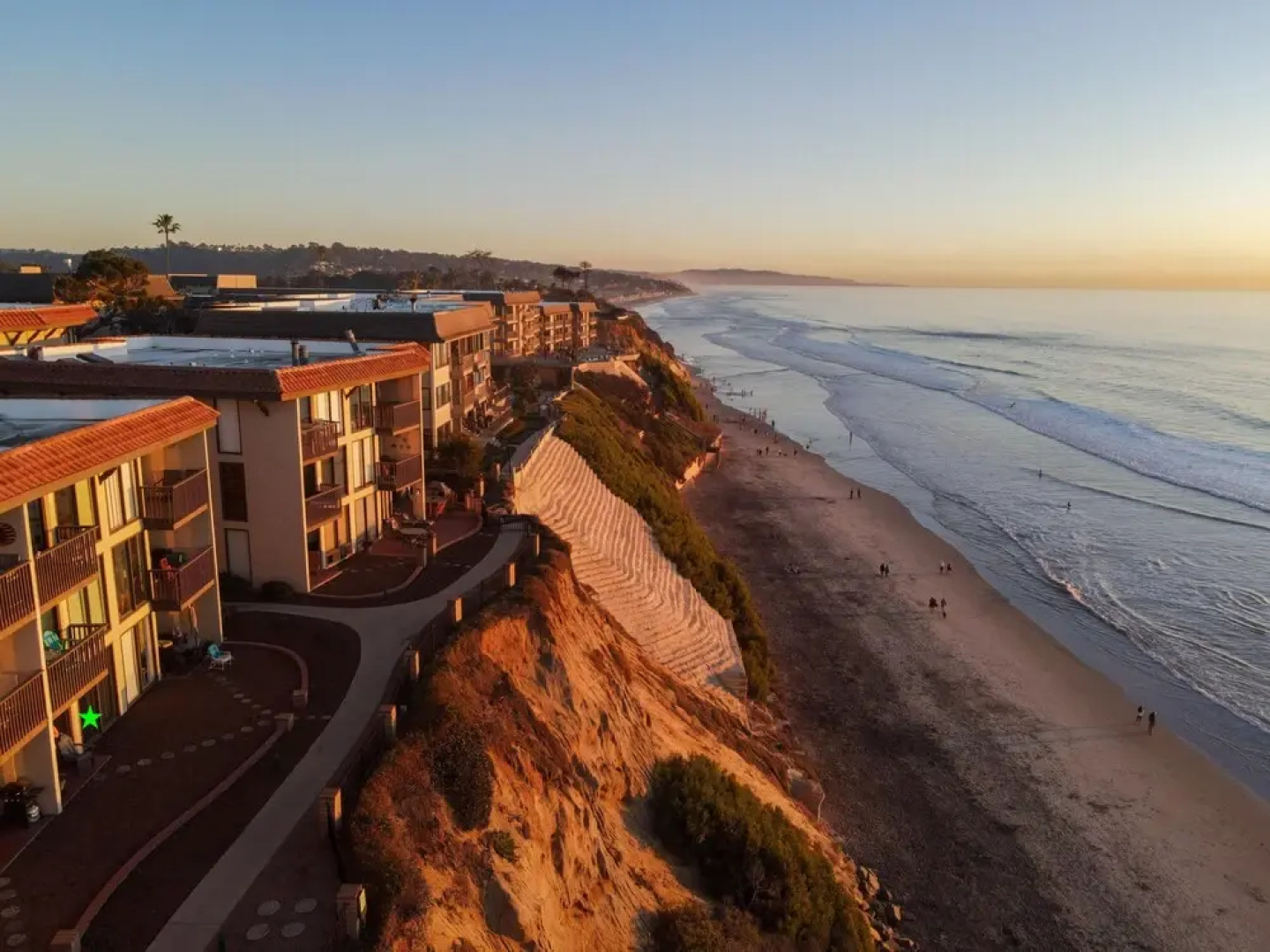 Remodeled Beachfront Condo With Pool and Beach Access Dmst14 by Redawning