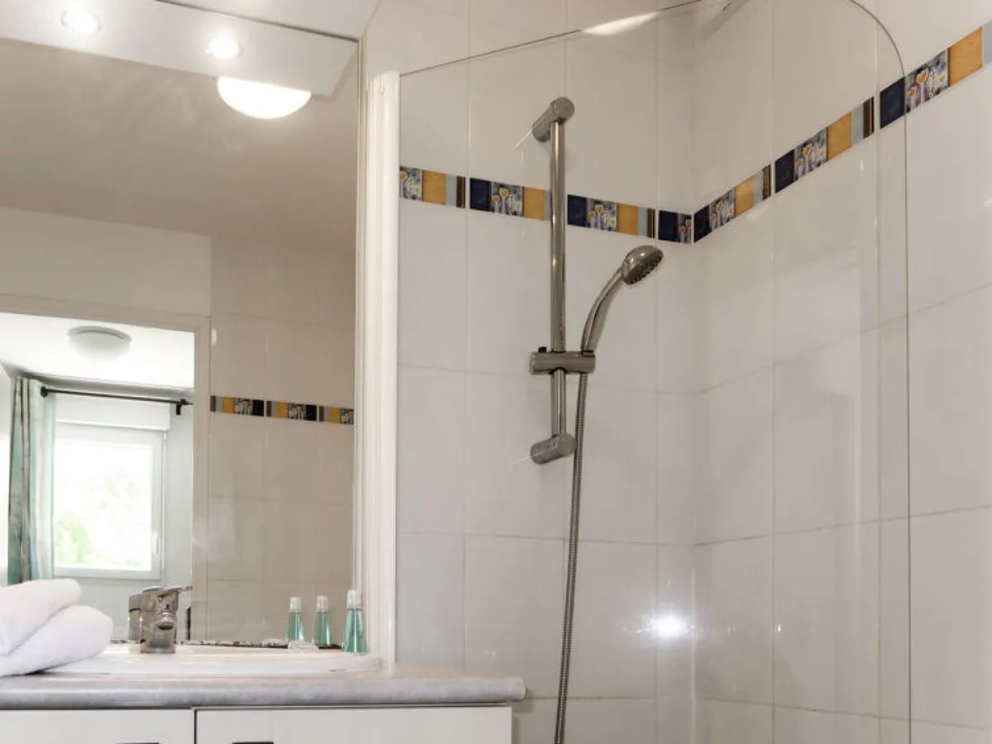 Les Roches Douvres (BCS412)