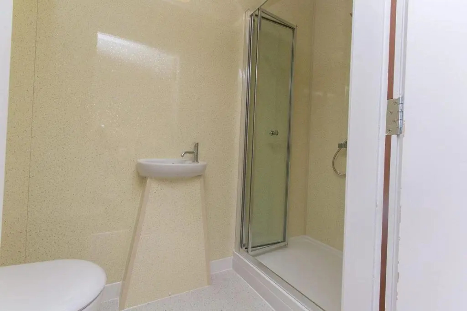 Hendy - First Floor Apartment