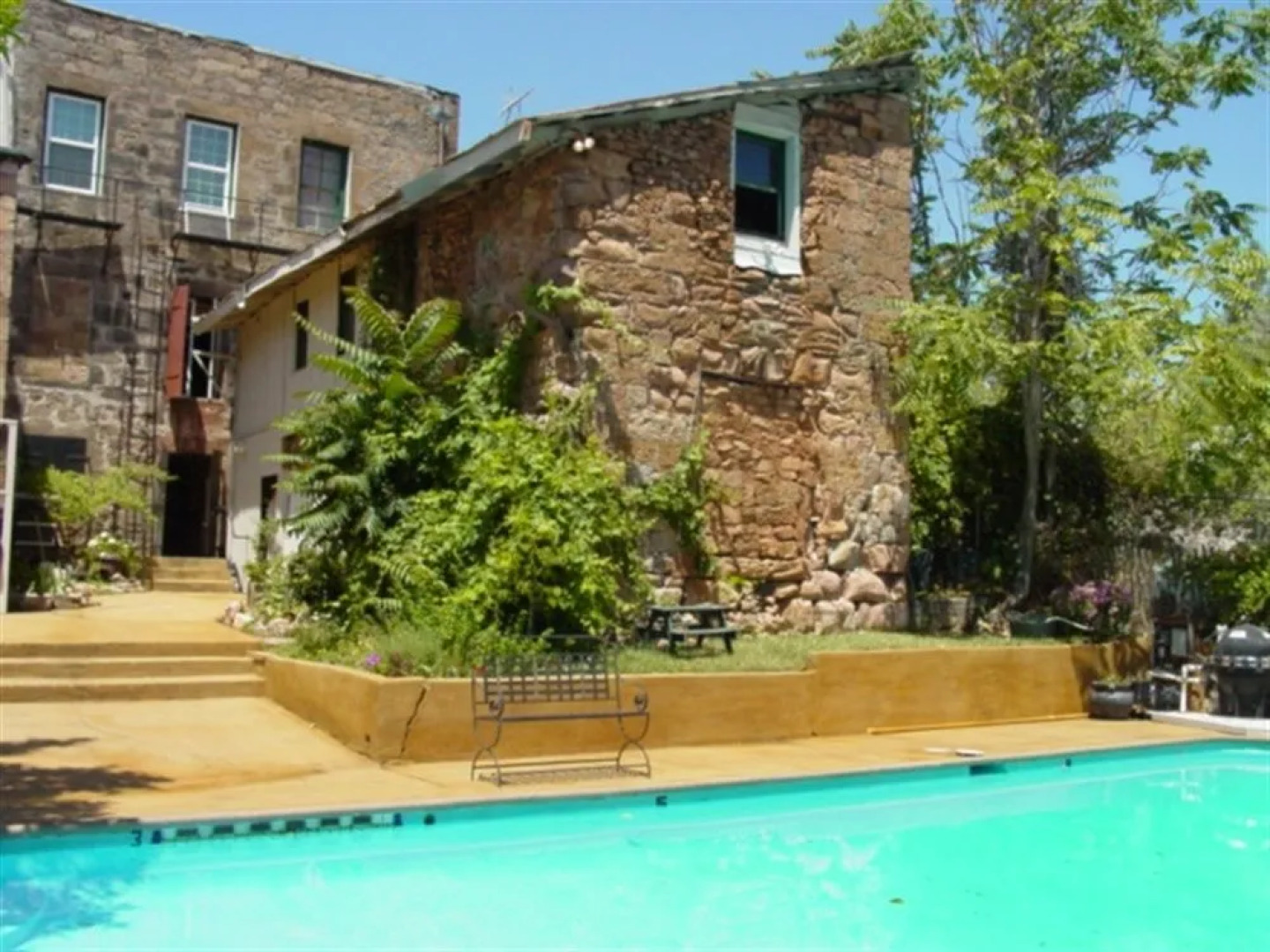 The Historic Hotel Leger