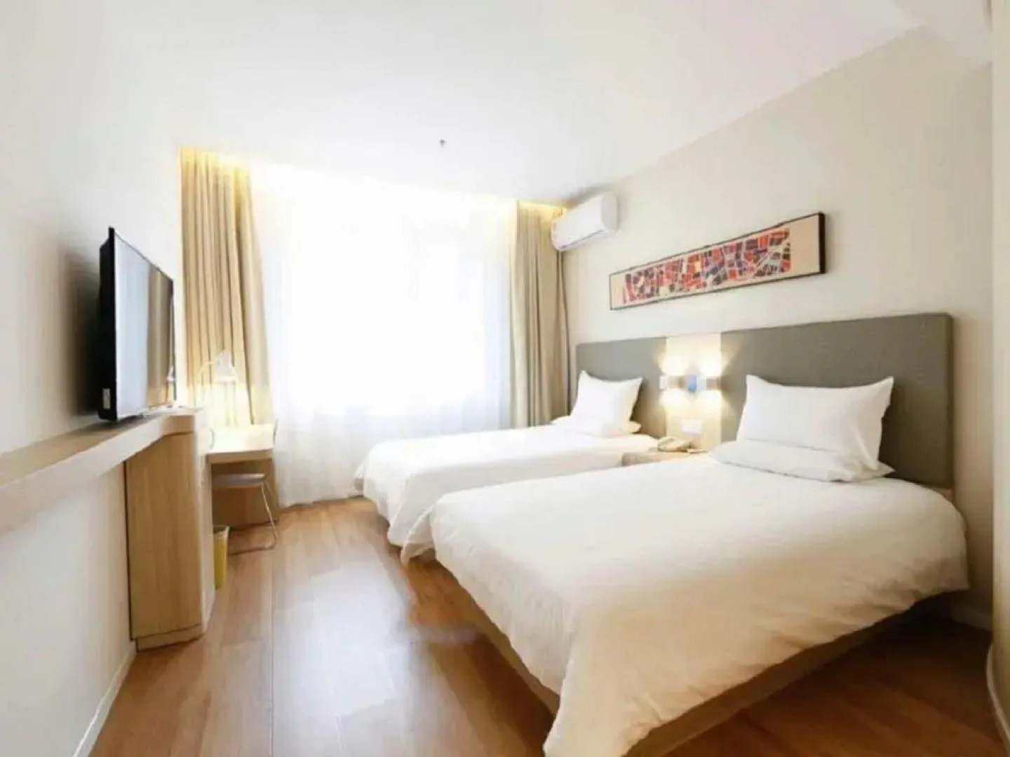 Homeinn Plus Hotel (Dunhua Railway Station)