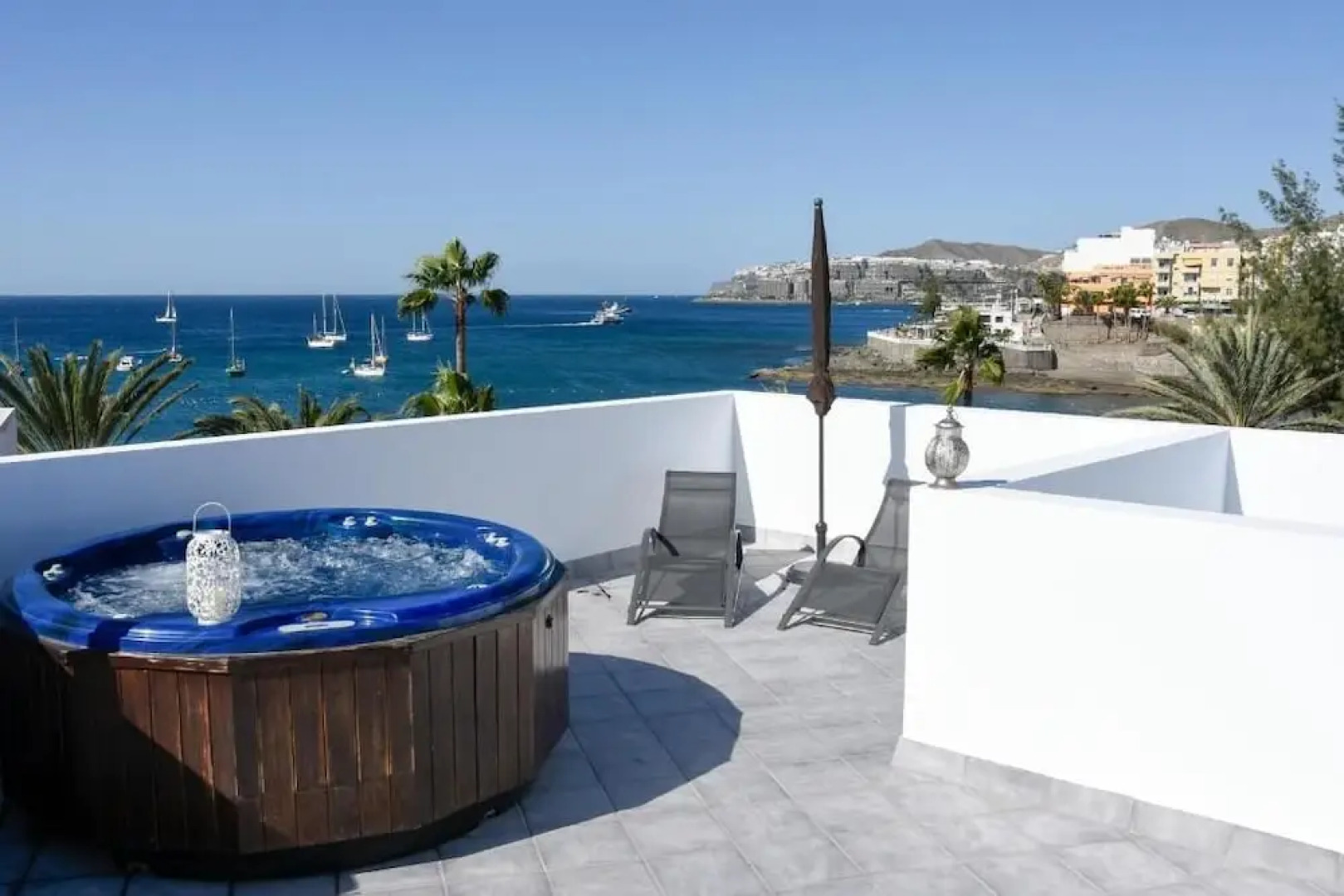 Pura Vida Beach Suites