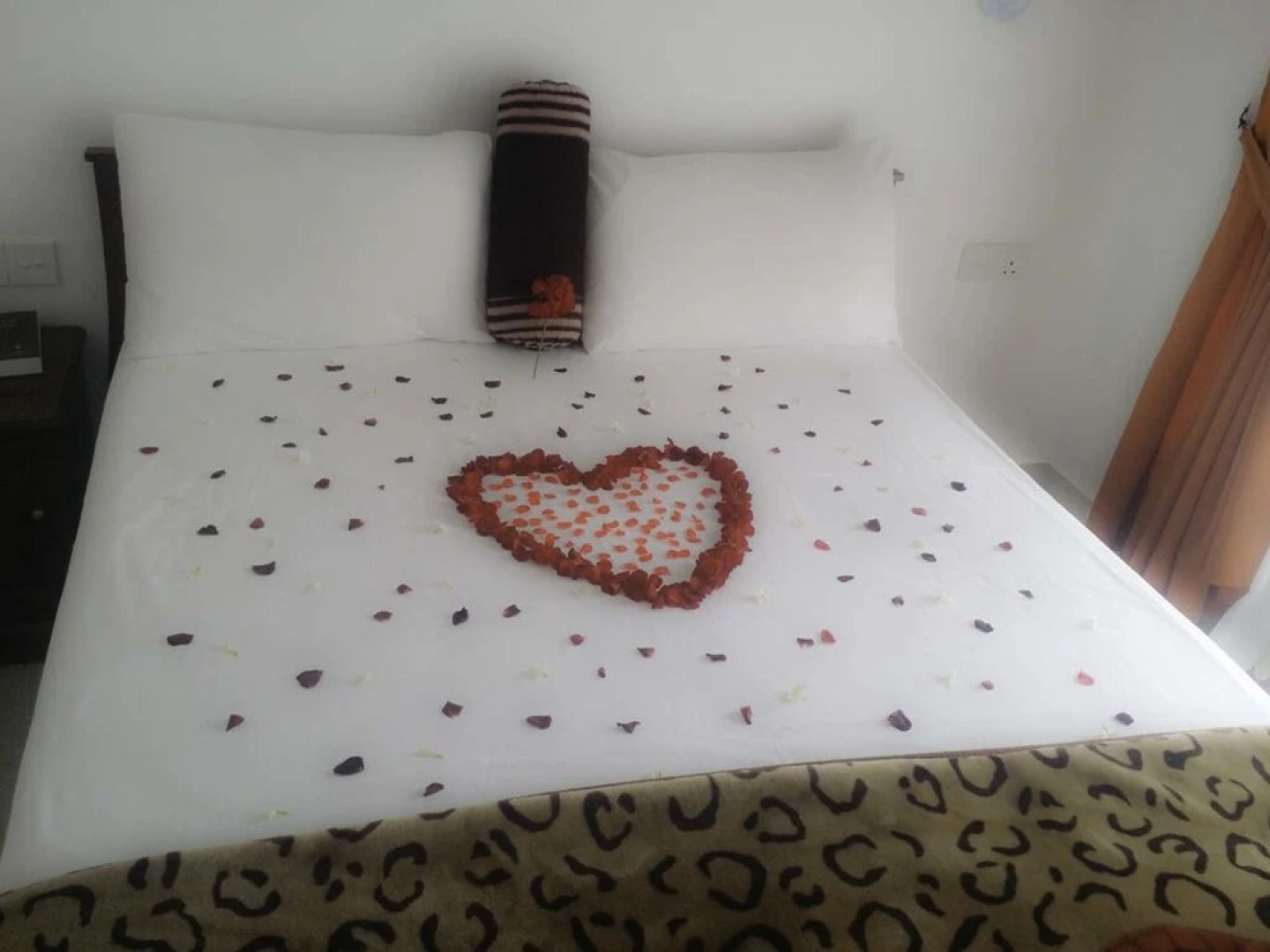 Yoho Toppass Breeze Hotel