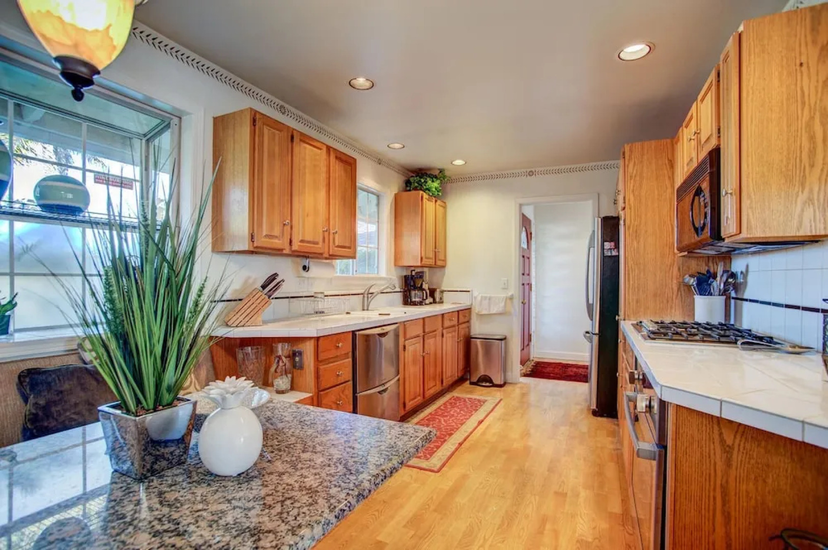 4 BR Waterfront Home Private Beach by RedAwning