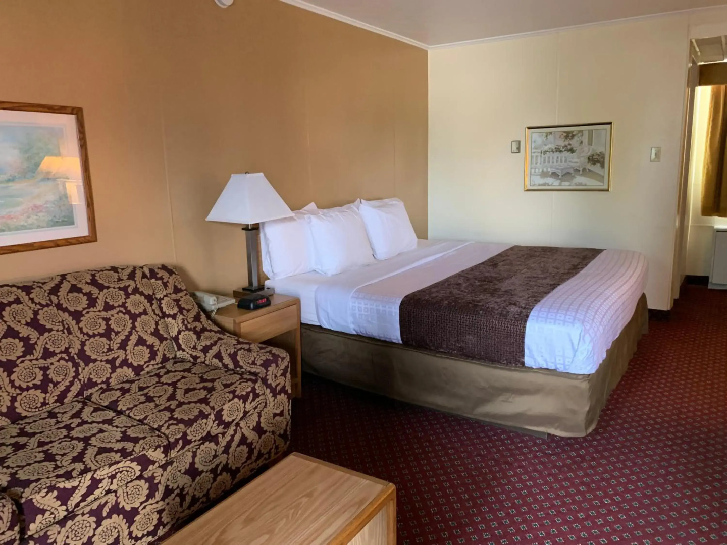 Red Carpet Inn and Suites Ebensburg