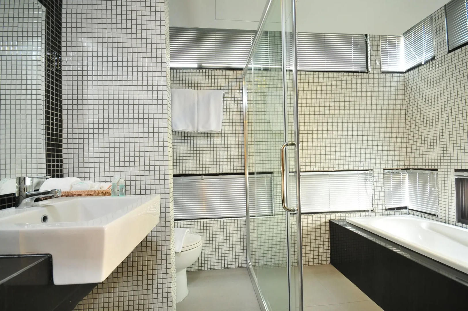 OYO 225 Premier Place Hotel