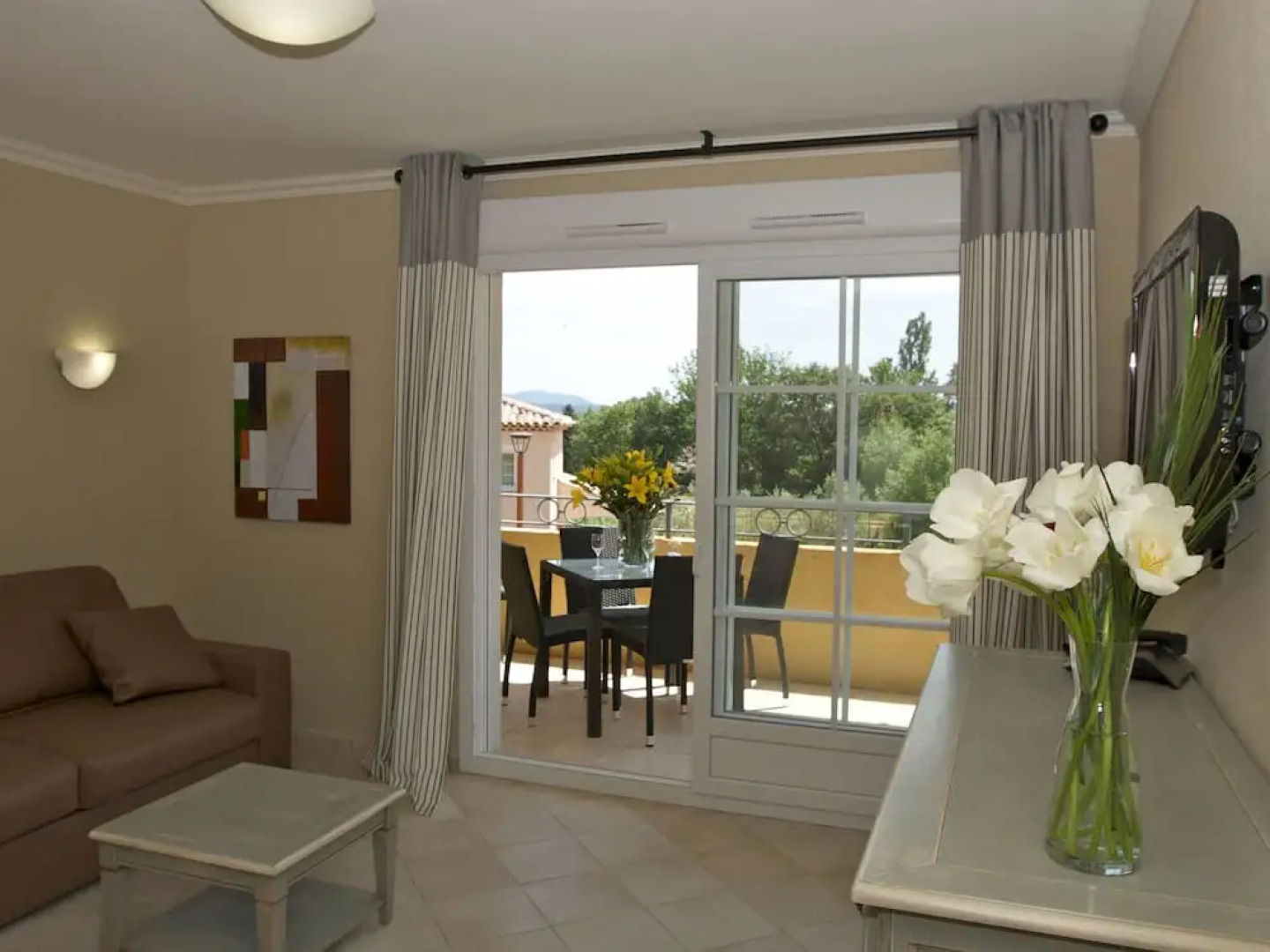 Comfortable studio with dishwasher in the middle of Provence