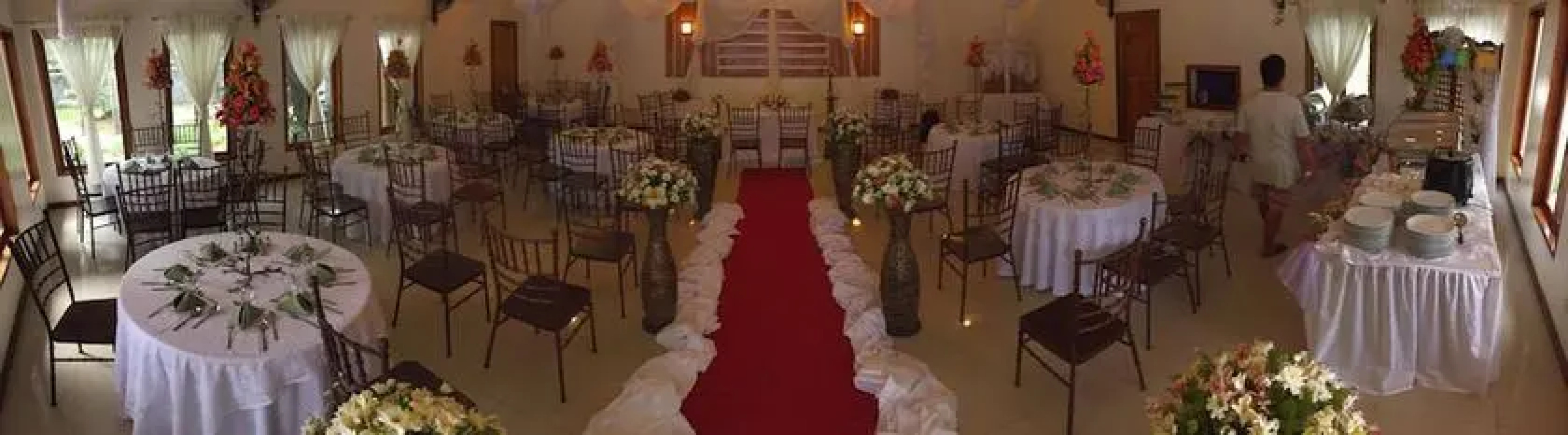 Farmhouse Hotel & Cafe