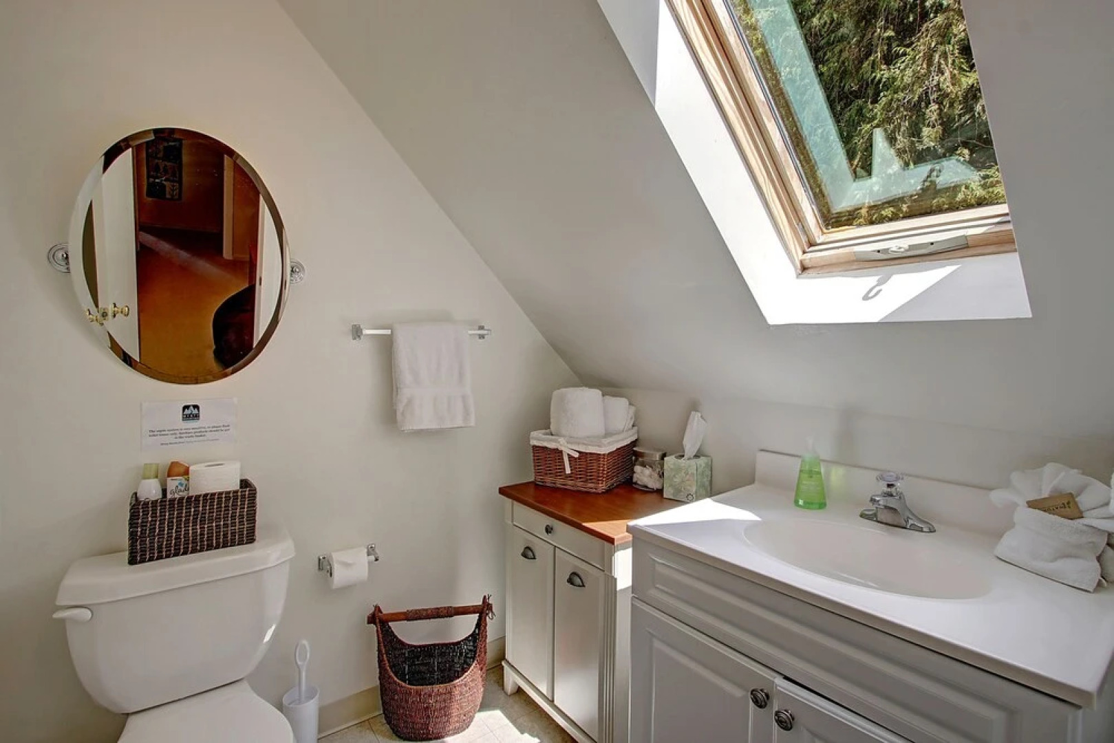 Peaceful Pines Cabin - Three Bedroom Home with Hot Tub