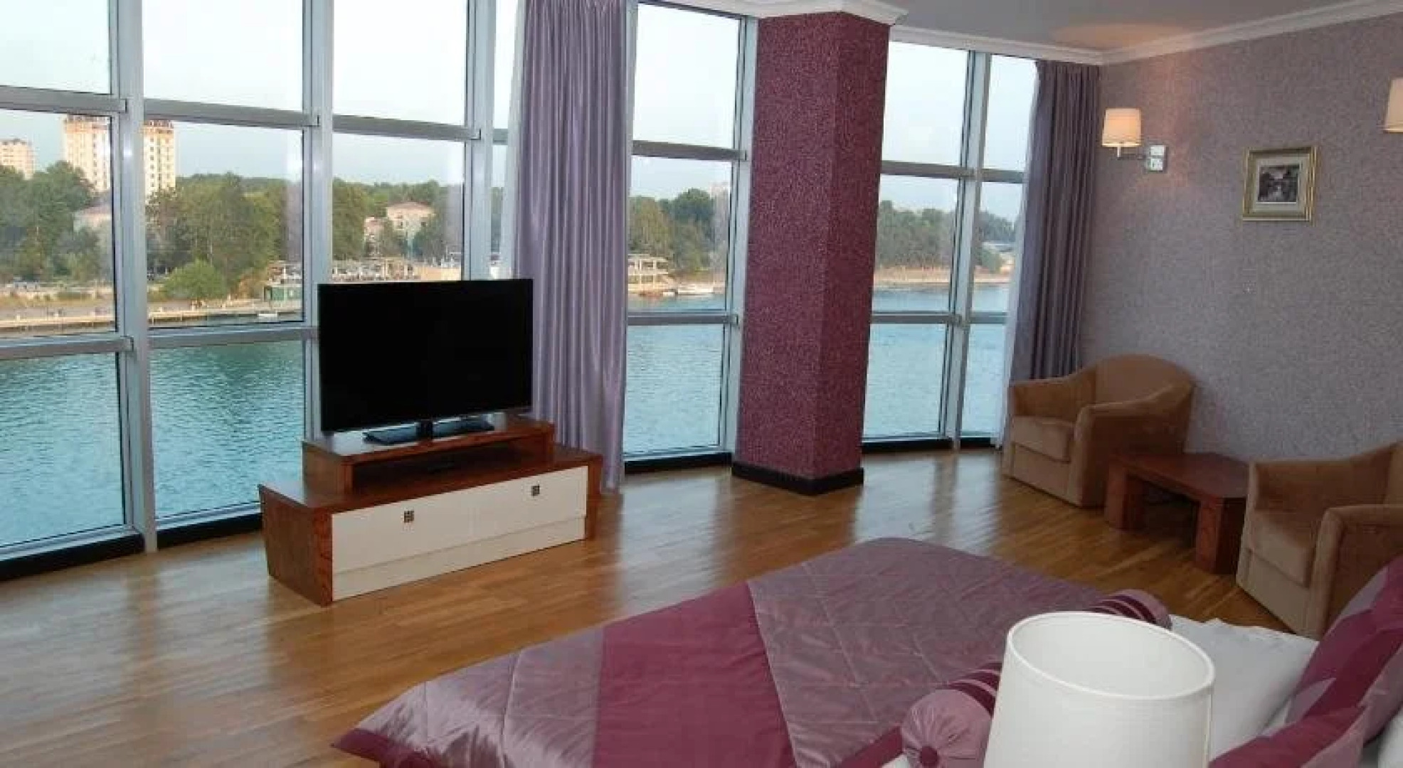 Agsaray Deluxe Hotel