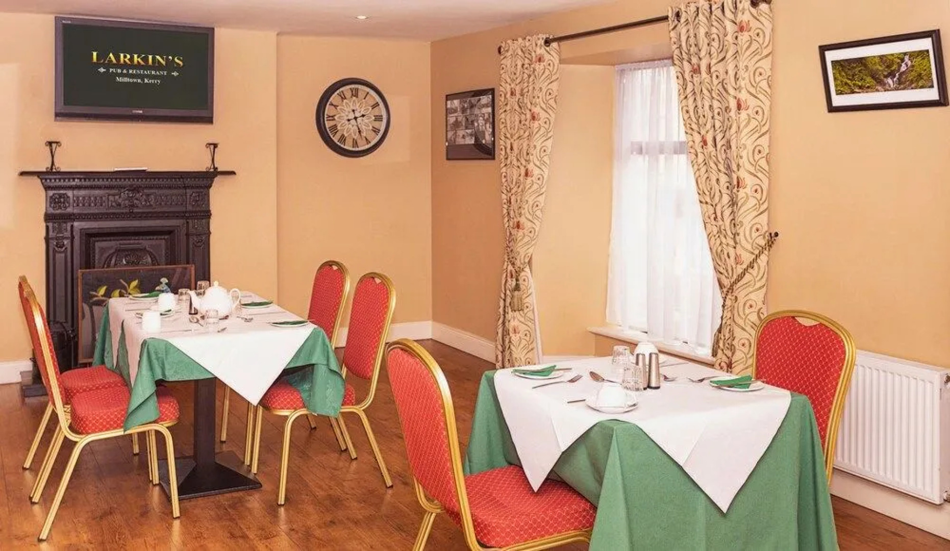 Larkin's Pub, Restaurant, and B&B