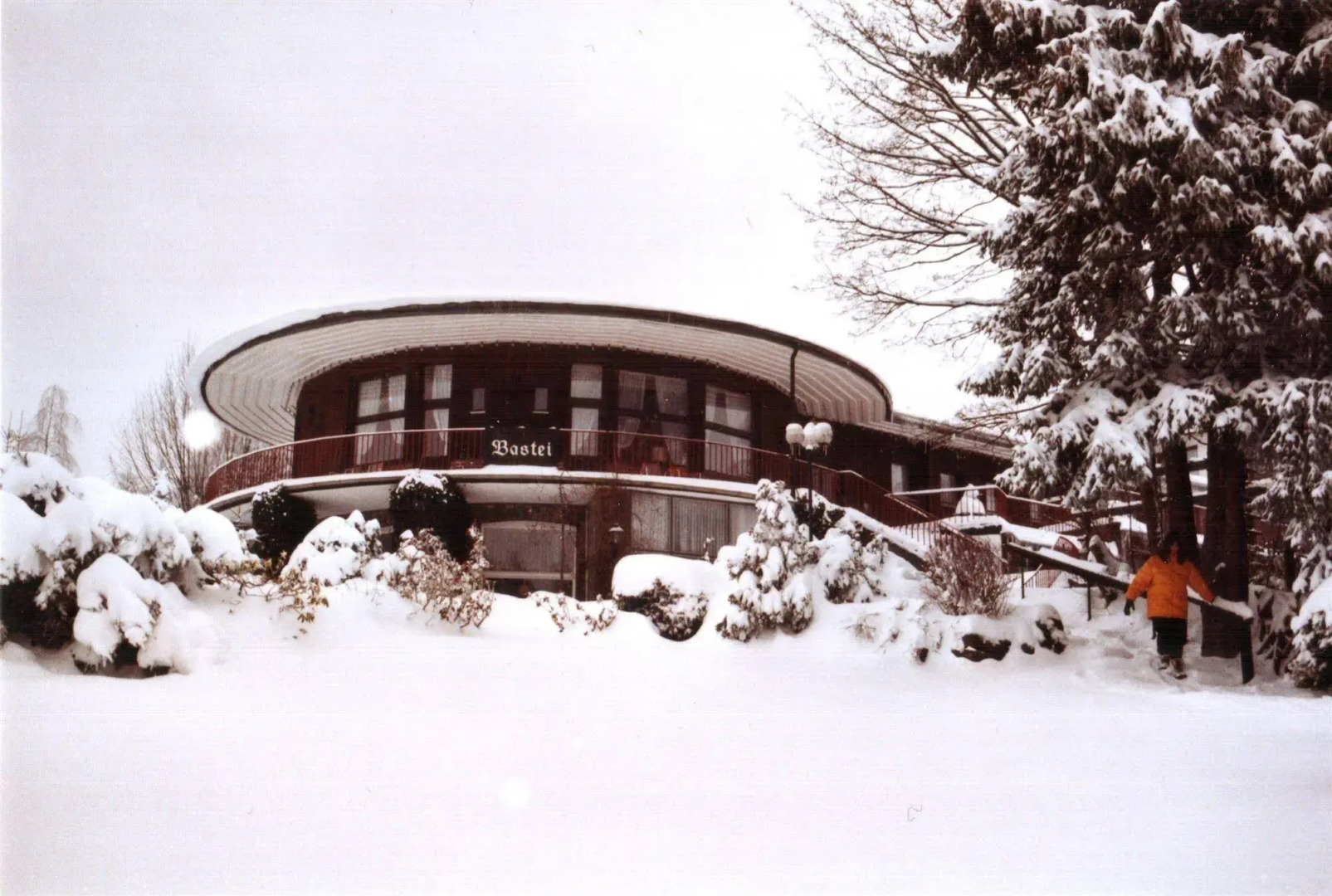 Hotel &Restaurant Time-Out