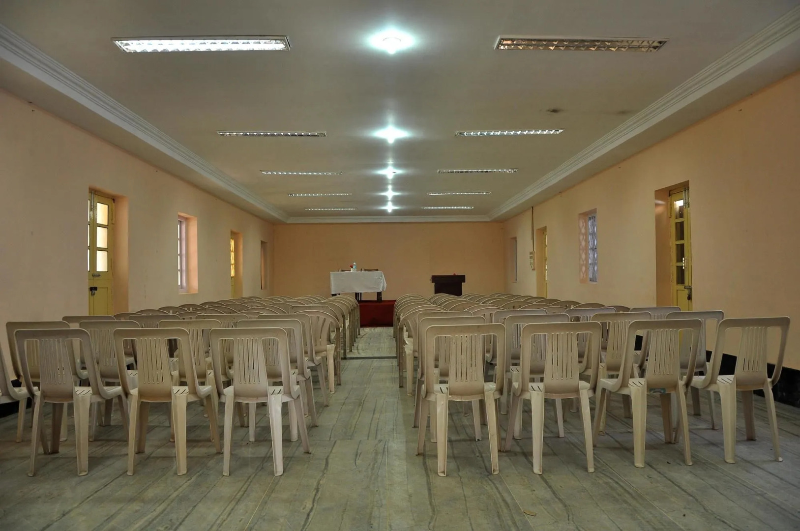 OYO Premium Golf Club Road