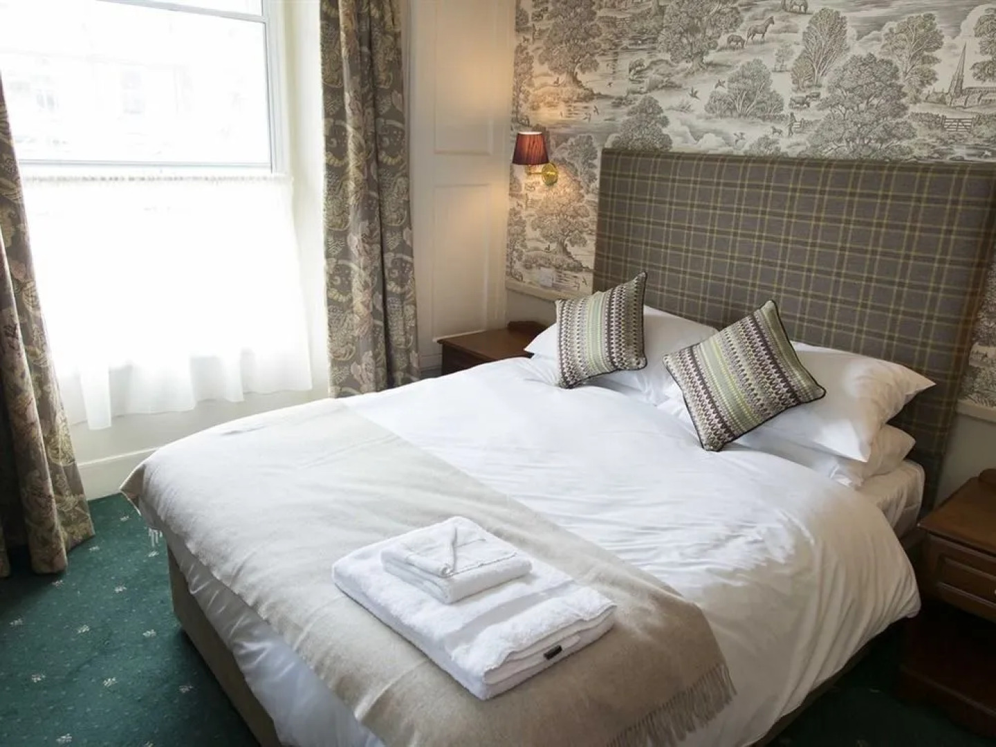 The Kings Arms Hotel - Inn