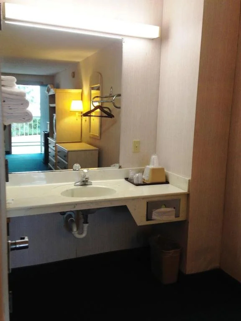 Royal Inn Columbia/Fort Jackson