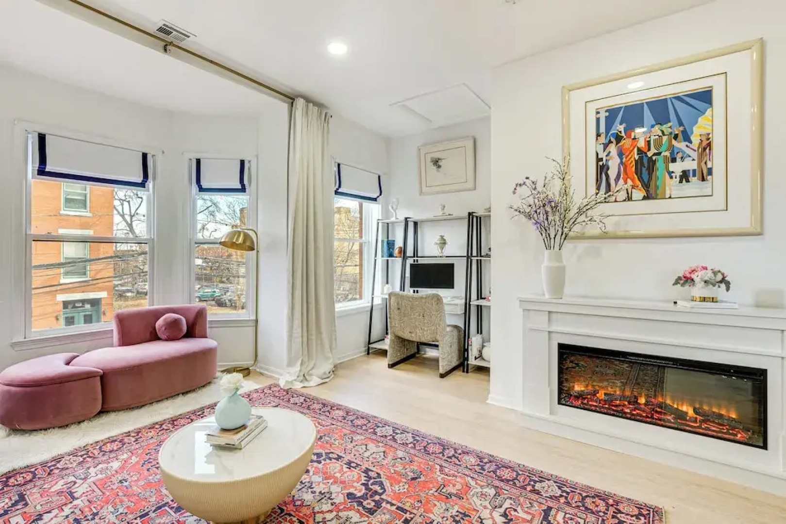 1 Mi to Prudential Center: Remote Work-ready Apt