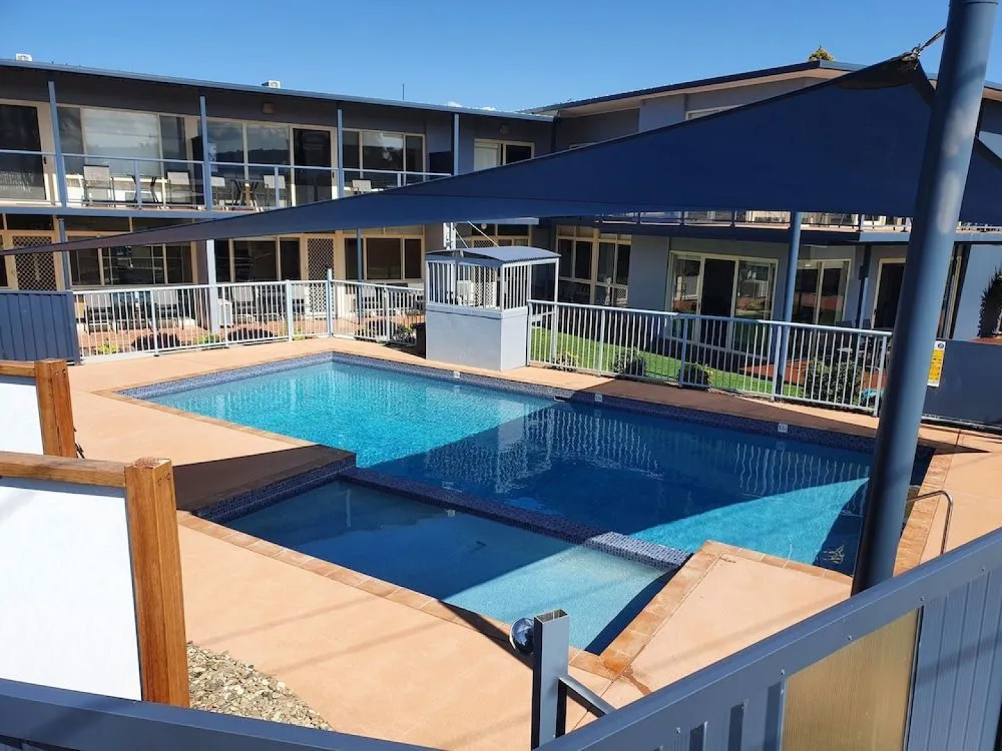 Grandeur Holiday Units