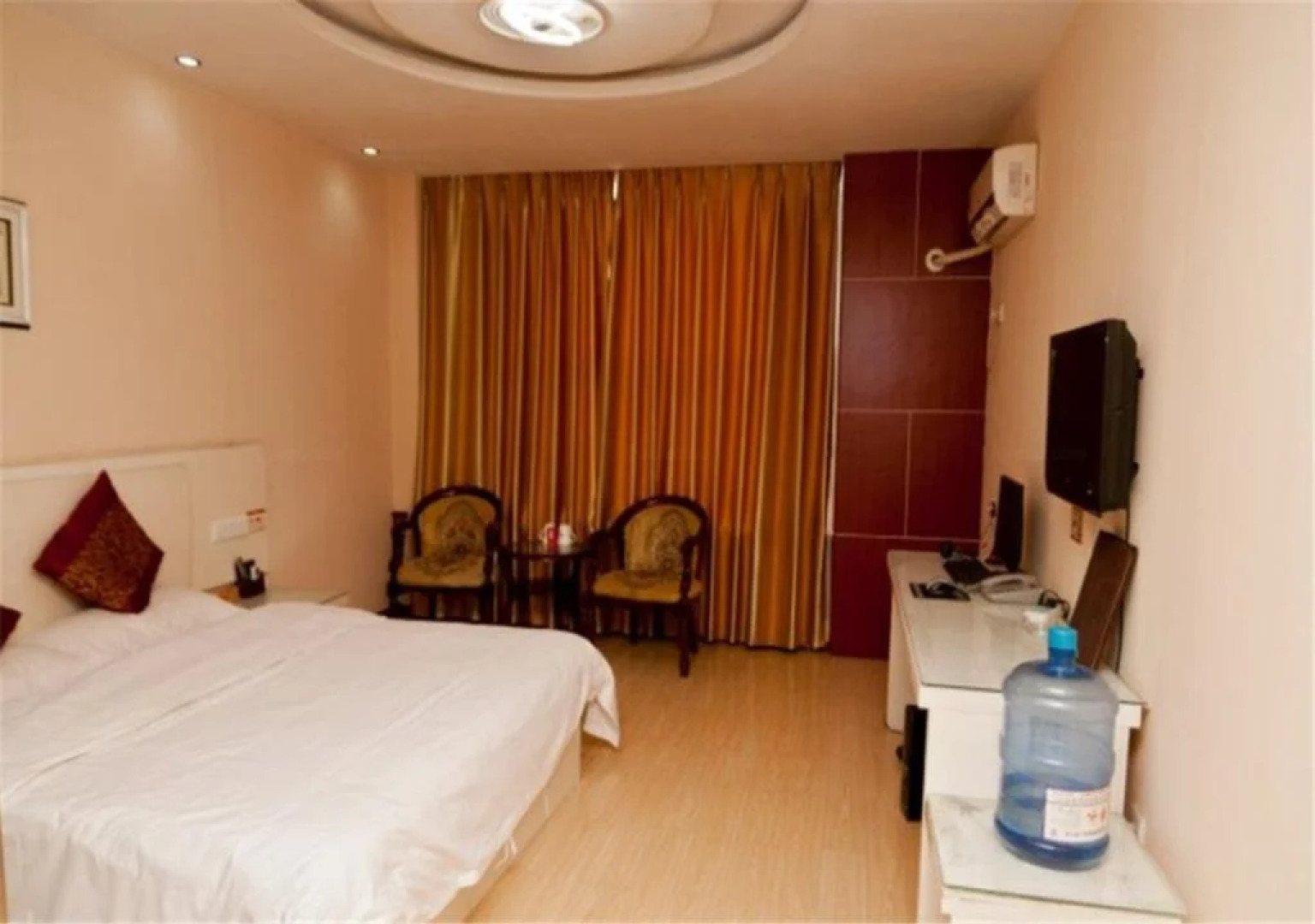 Jiatai Business Hotel