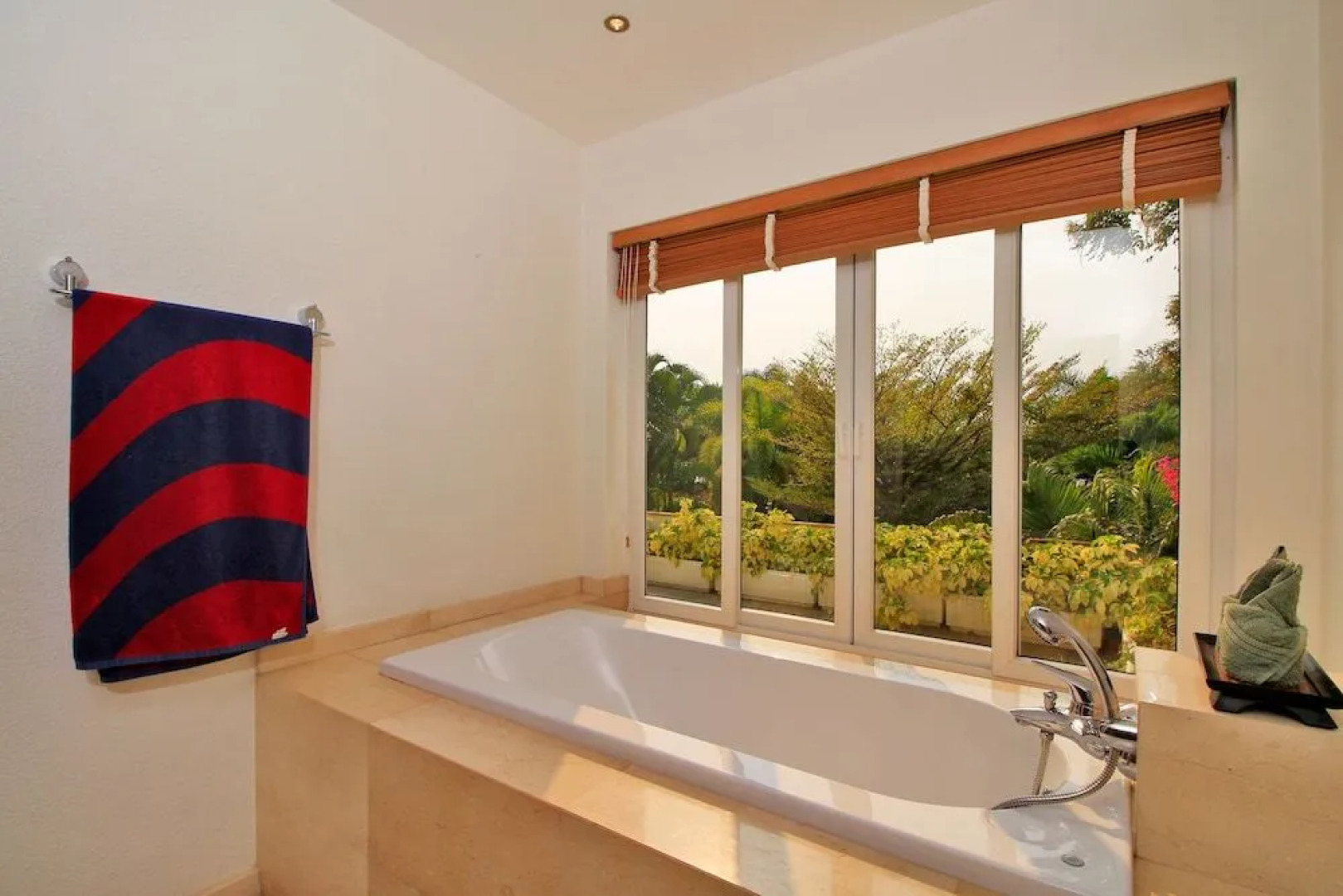 Pattaya Sunset Villa 4 Bedroom Sleeps 8