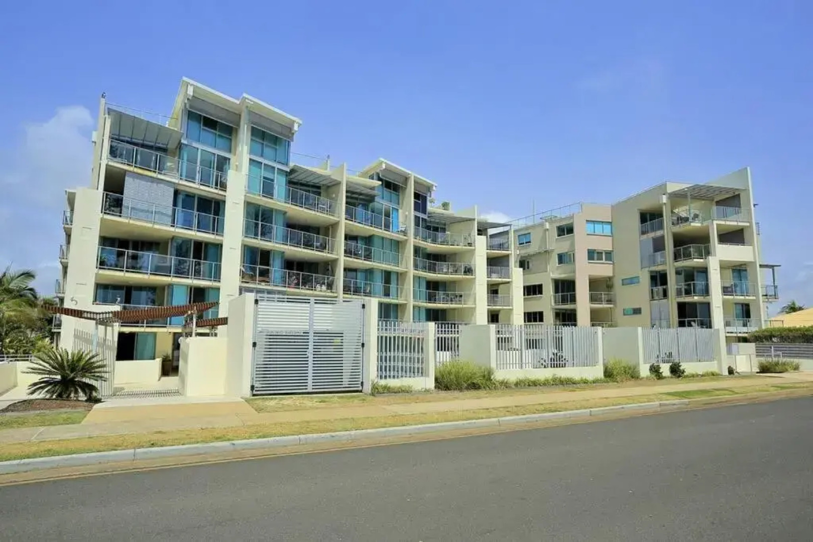Ground Floor Luxury Oceanfront Apartment