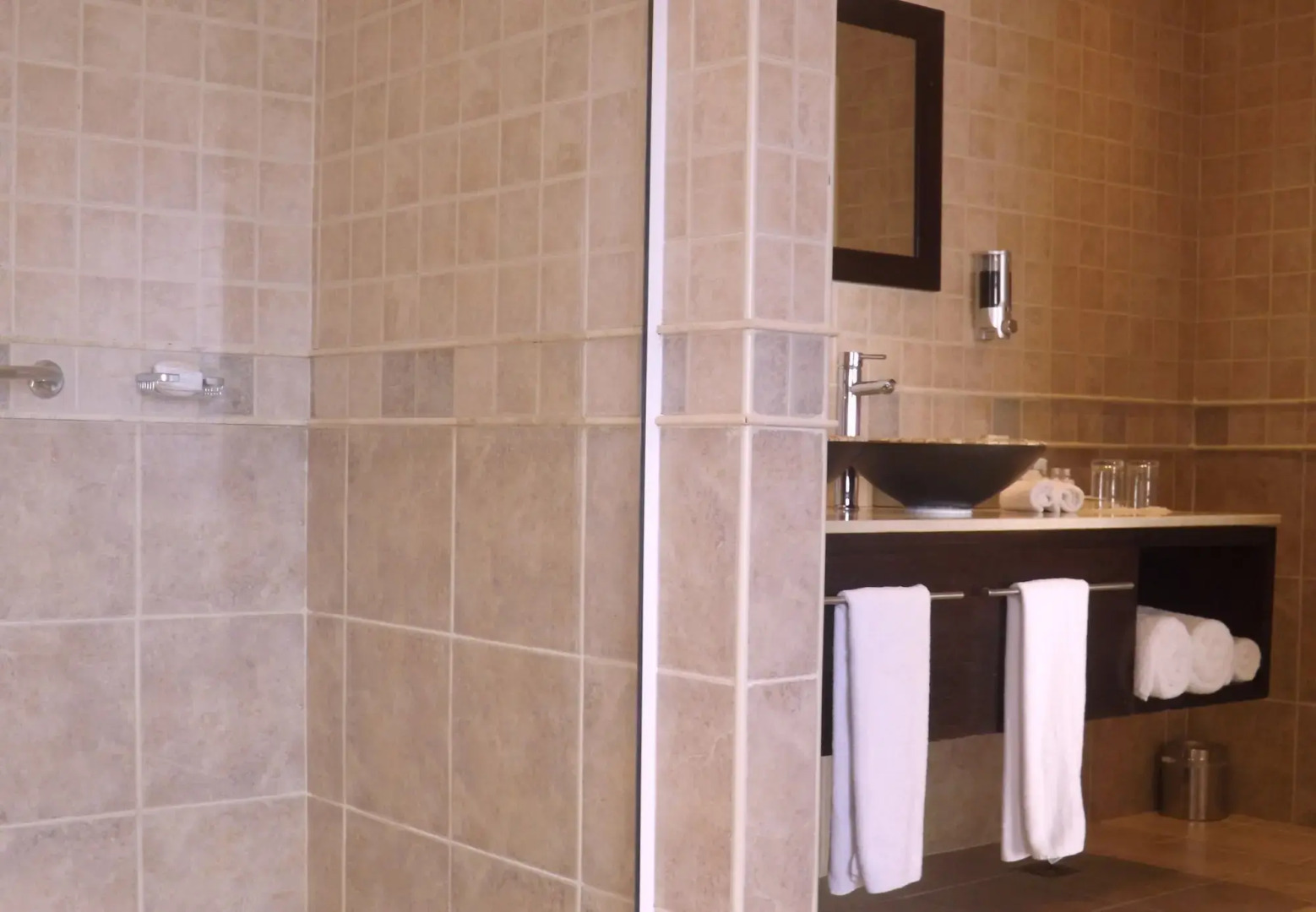 Xelena Hotel & Suites