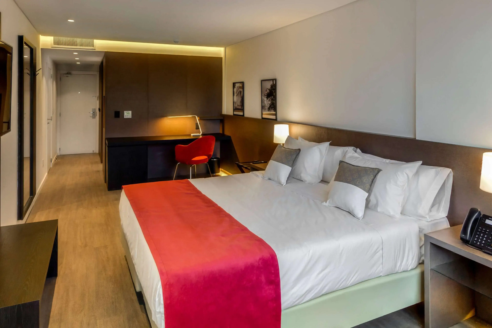 Dazzler by Wyndham La Plata