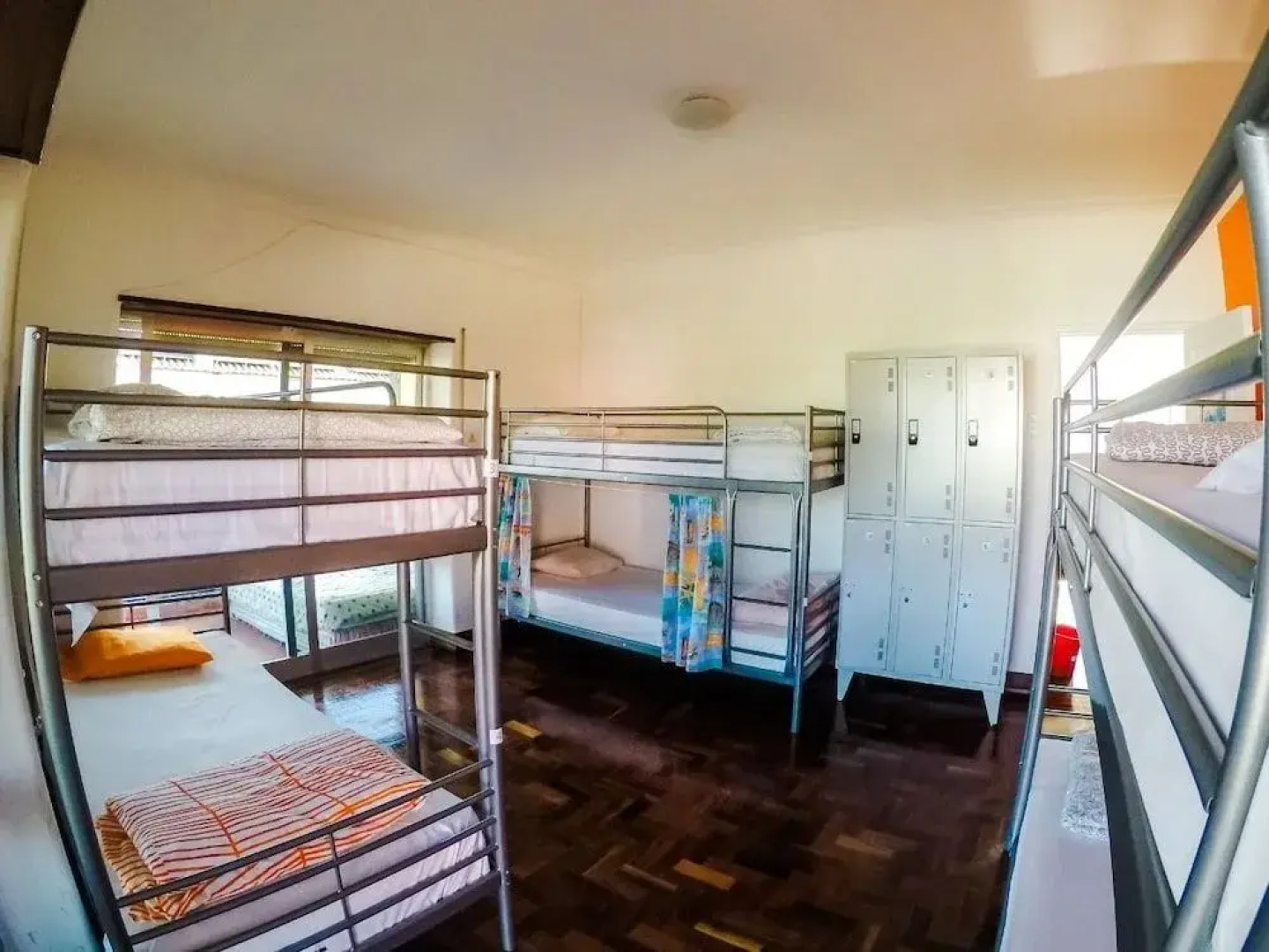 Carcavelos Beach Hostel