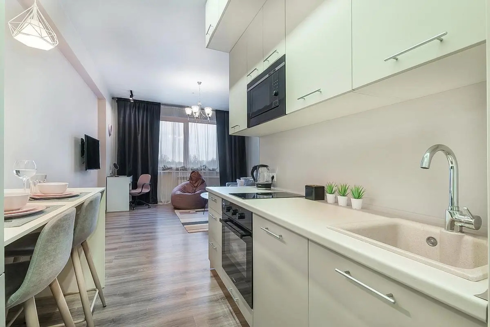 Sky INN Color Apartments (Скай Инн Колор Апартмэнтс) Сколково