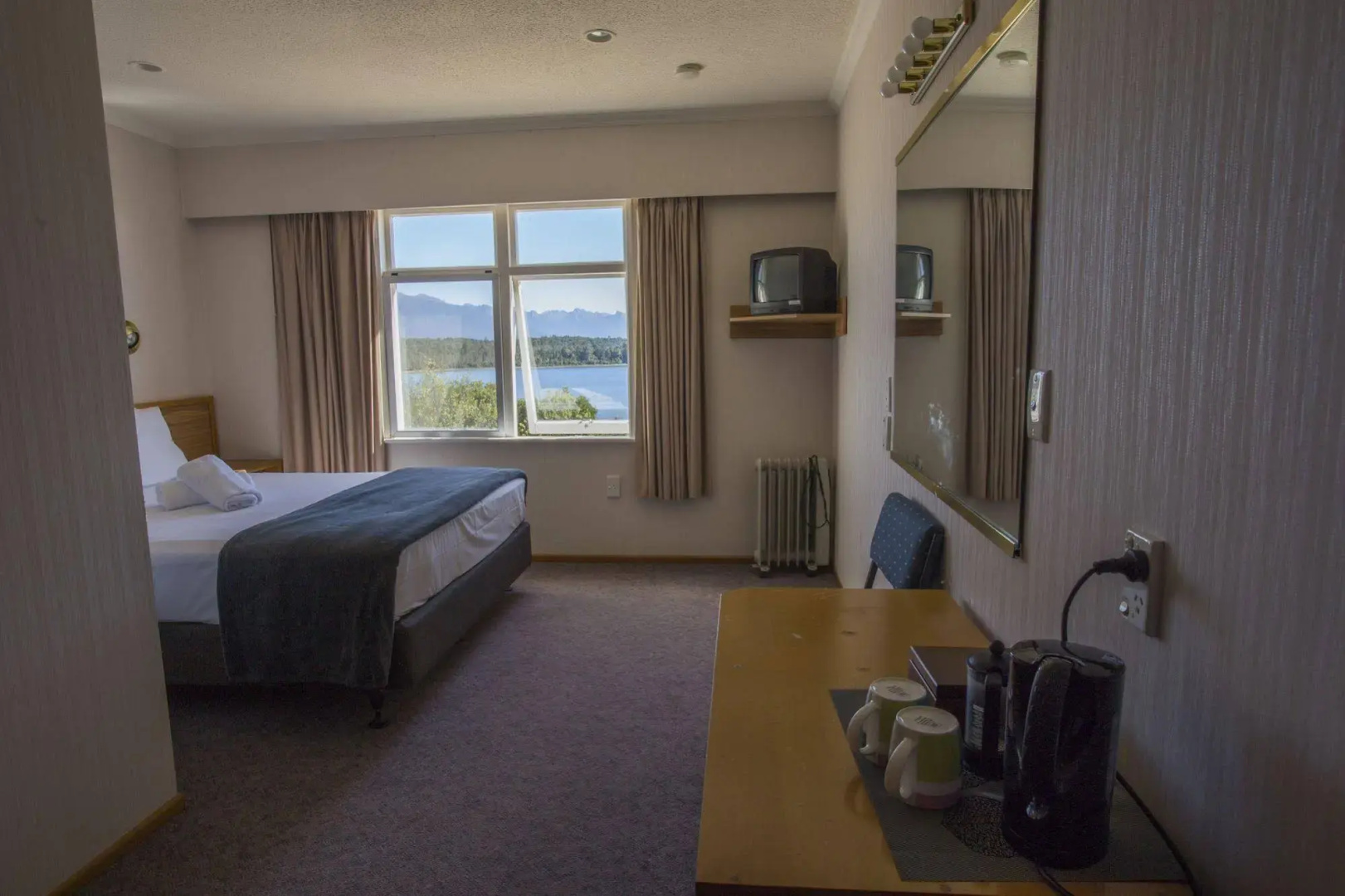 Fiordland National Park Lodge