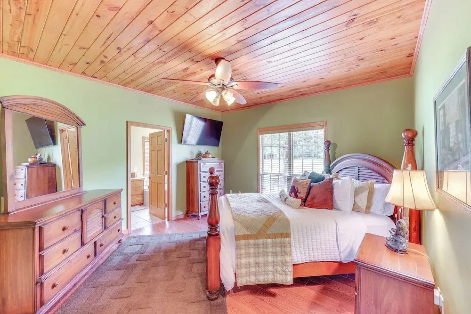 Riverfront Cabin on 2 Acres in Glenwood!