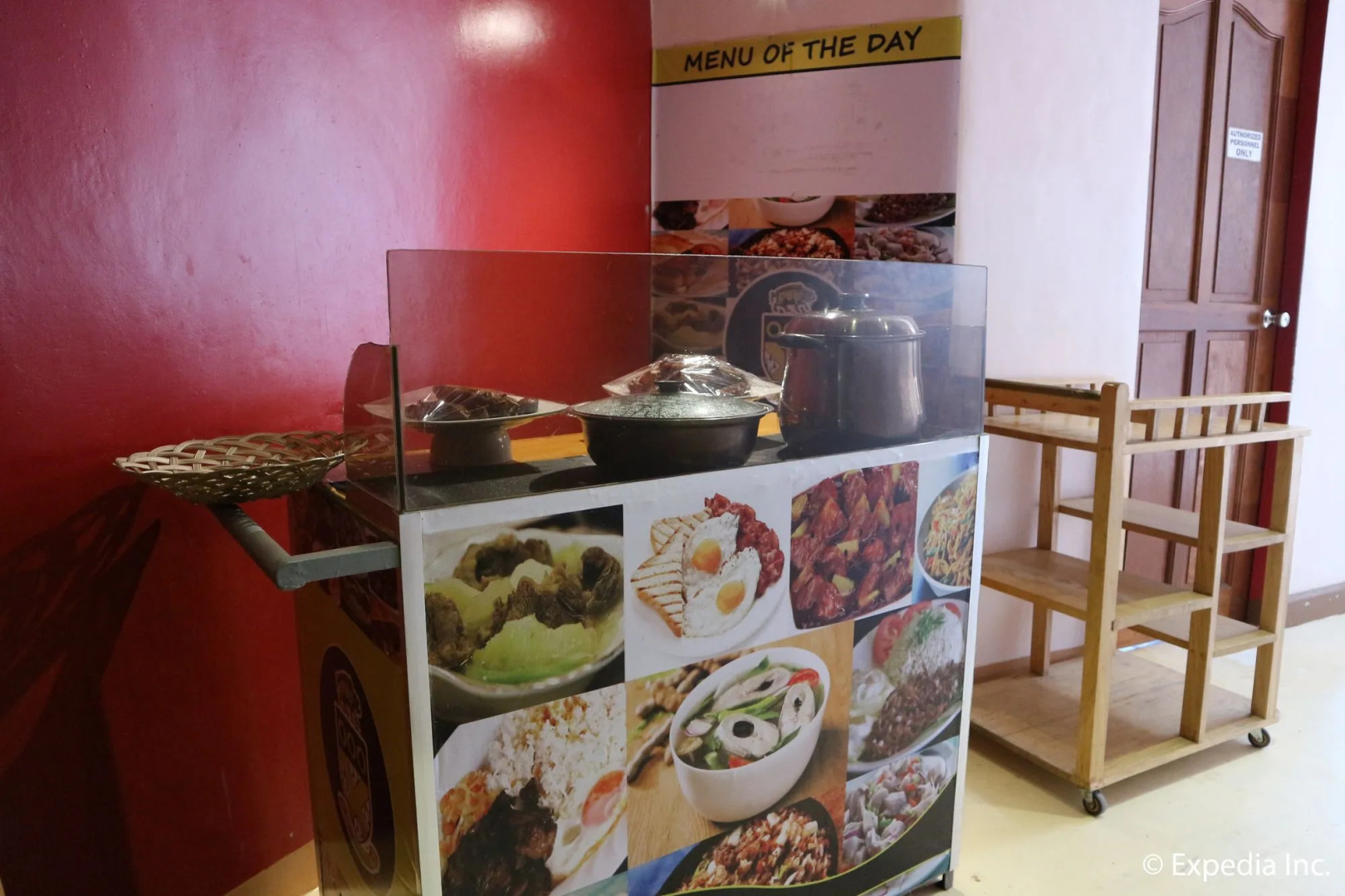 ZEN Rooms Basic White Knights Dumaguete