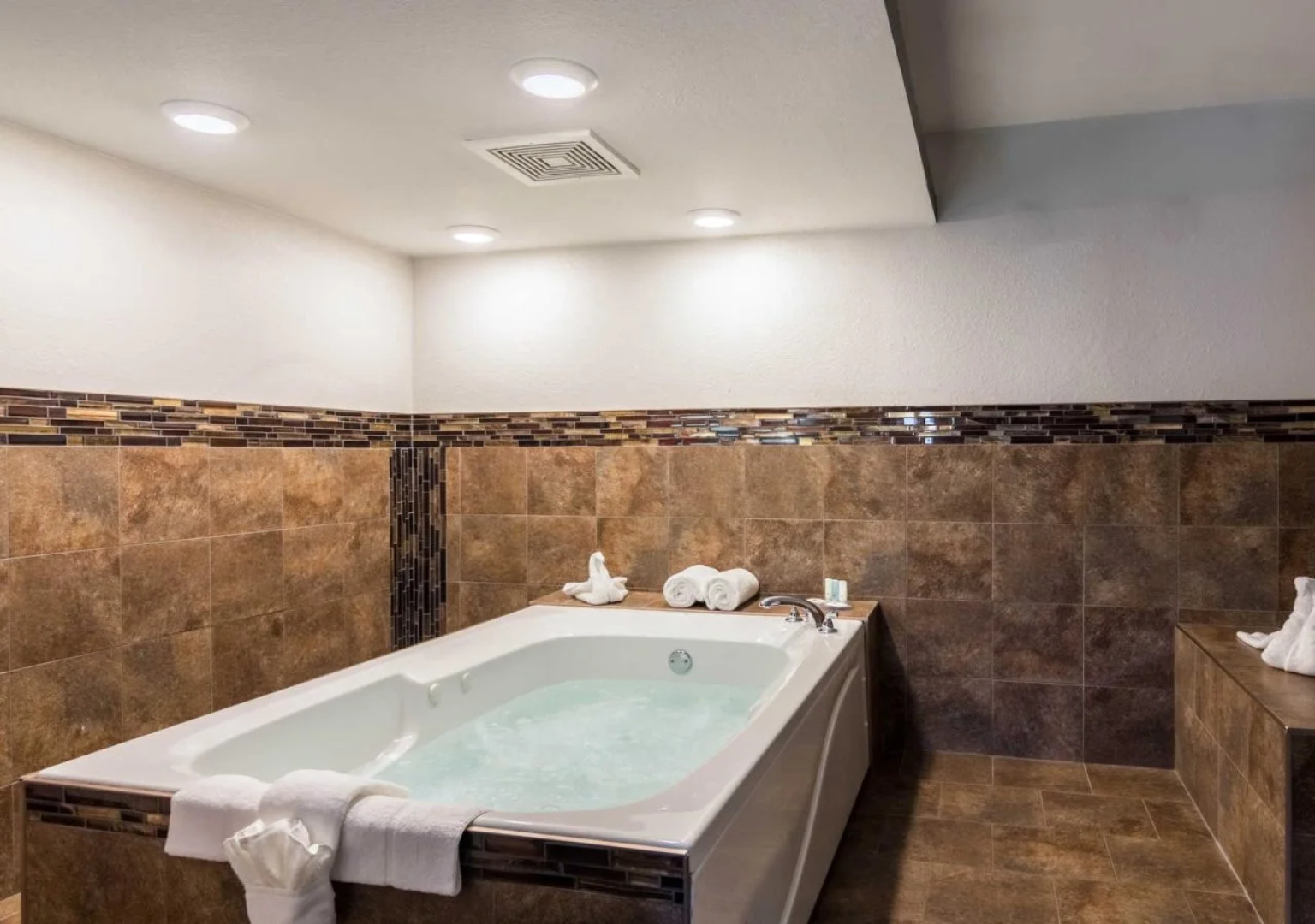 Clarion Inn & Suites