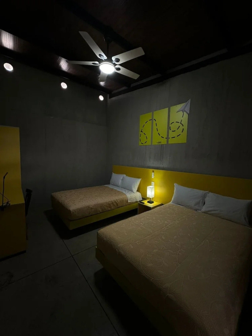 CHECK INN HOSTAL AEROPUERTO GDL - Hostel