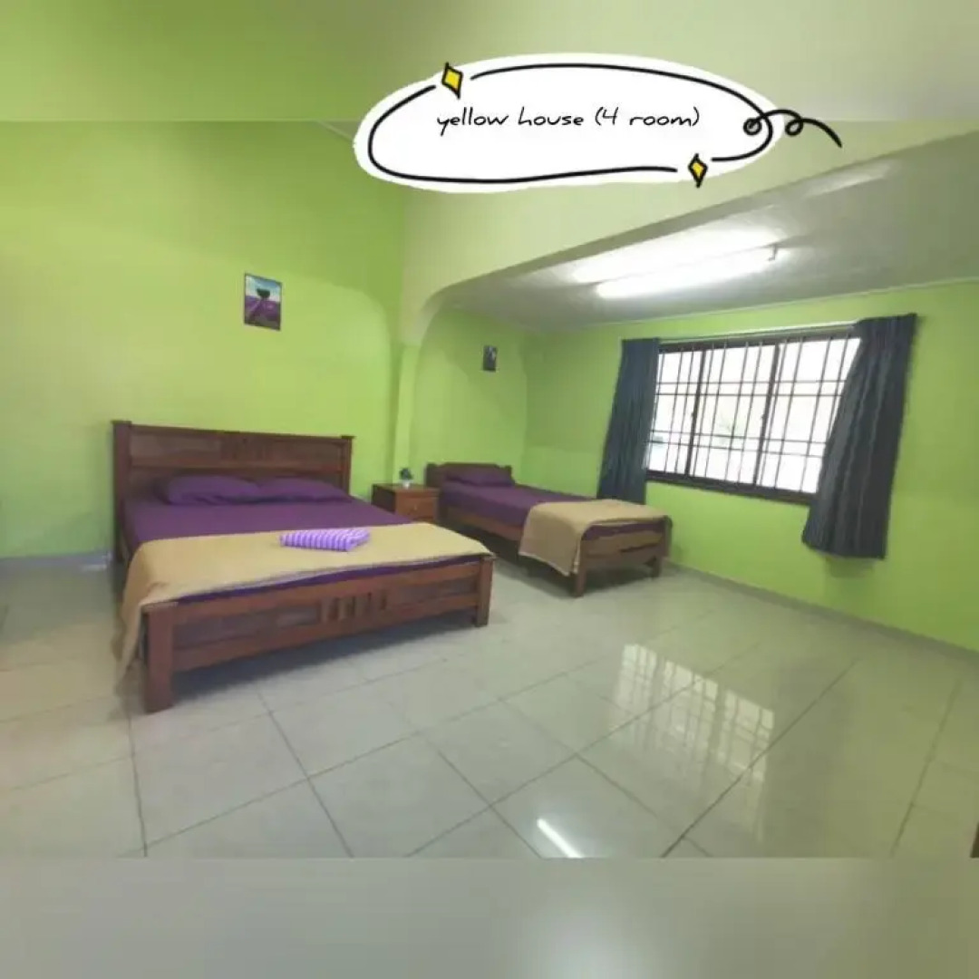 Pandai dickson Banglow white & yellow house